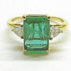 Emerald & diamond engagement ring, 4 girls who dare to be different